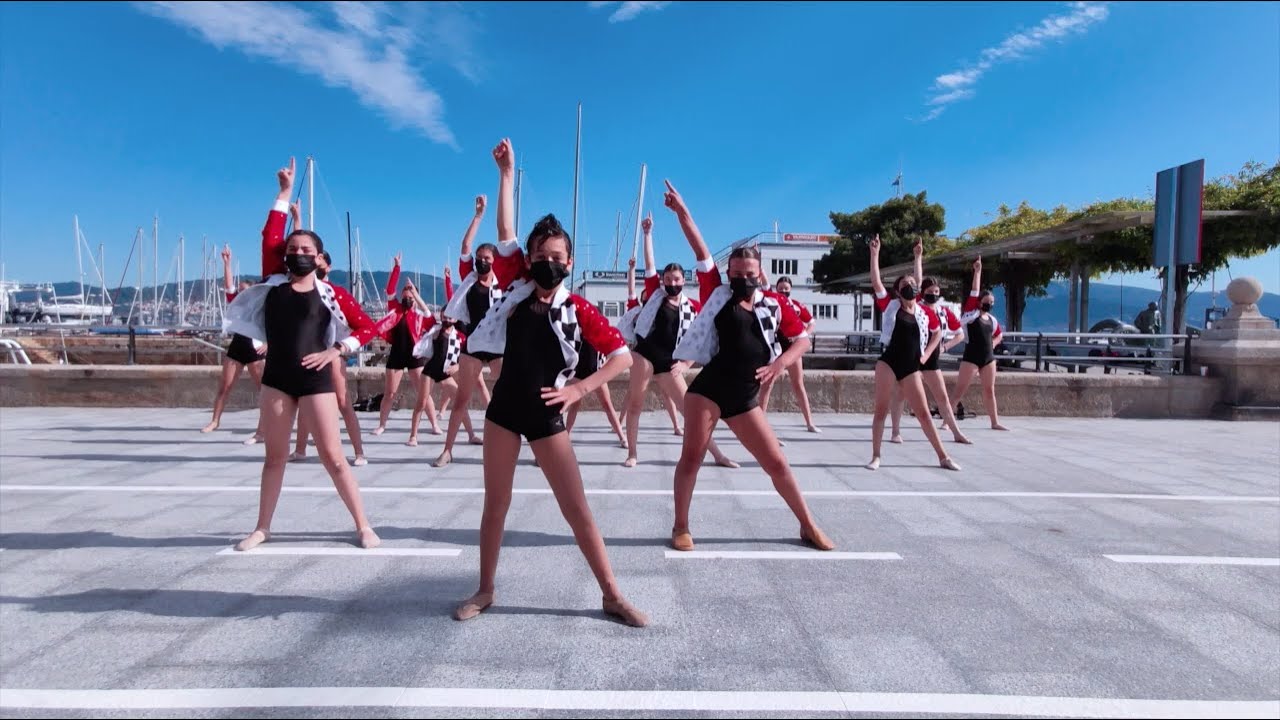 RAINING MEN | Ballerina Centro de Danza