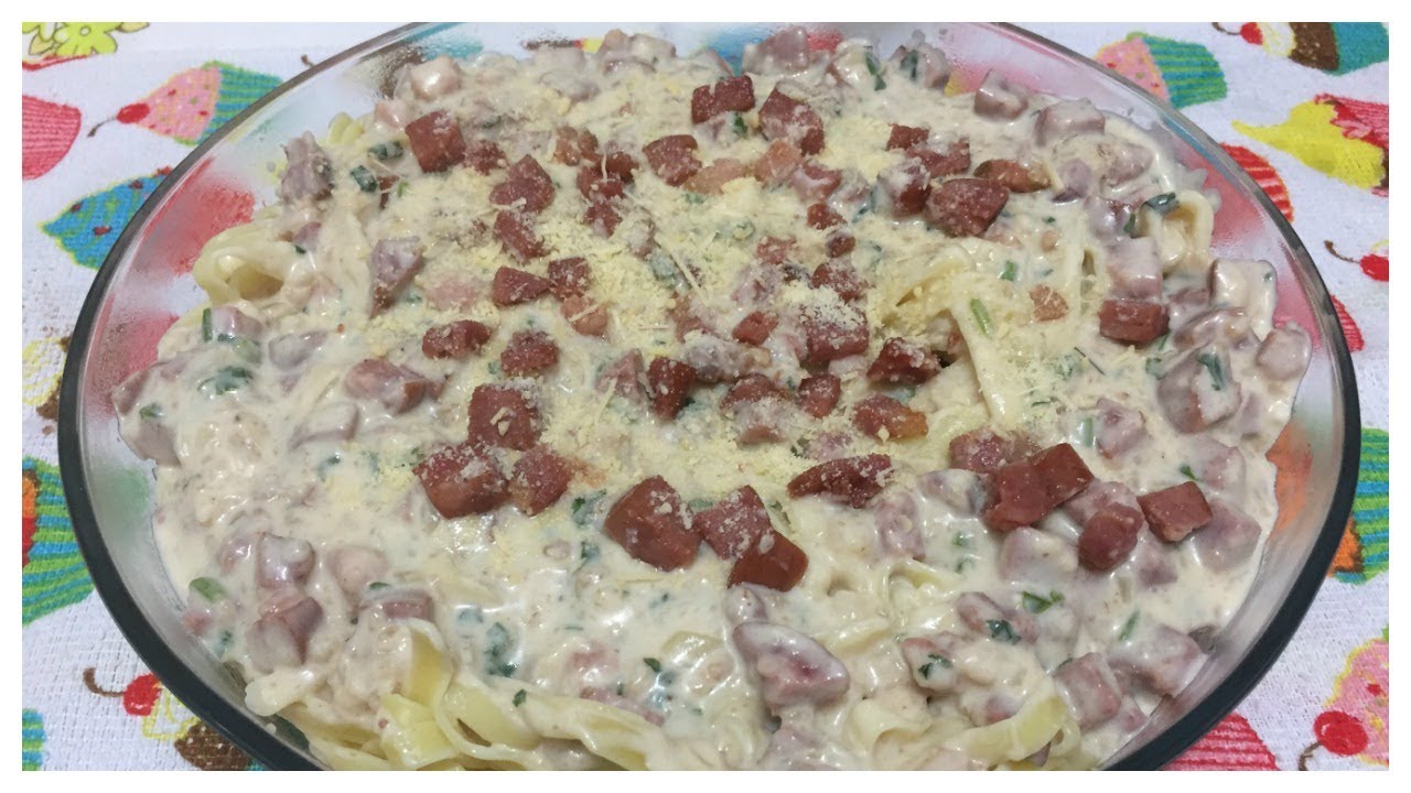 Macarrão de Molho Branco Com Bacon e Linguiça Calabresa