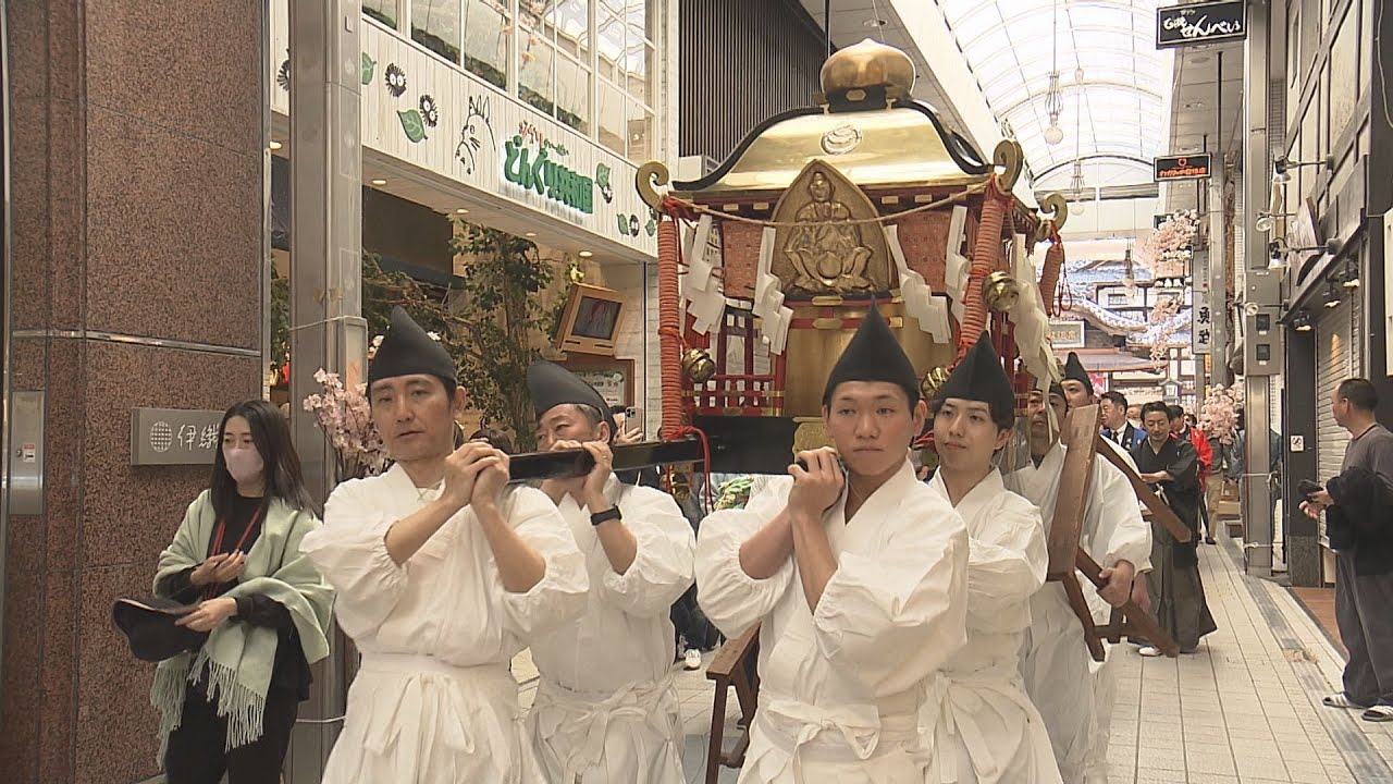 湯の恵みに感謝「道後温泉まつり」始まる、汲みあげた湯を湯神社に奉納 愛媛・松山市