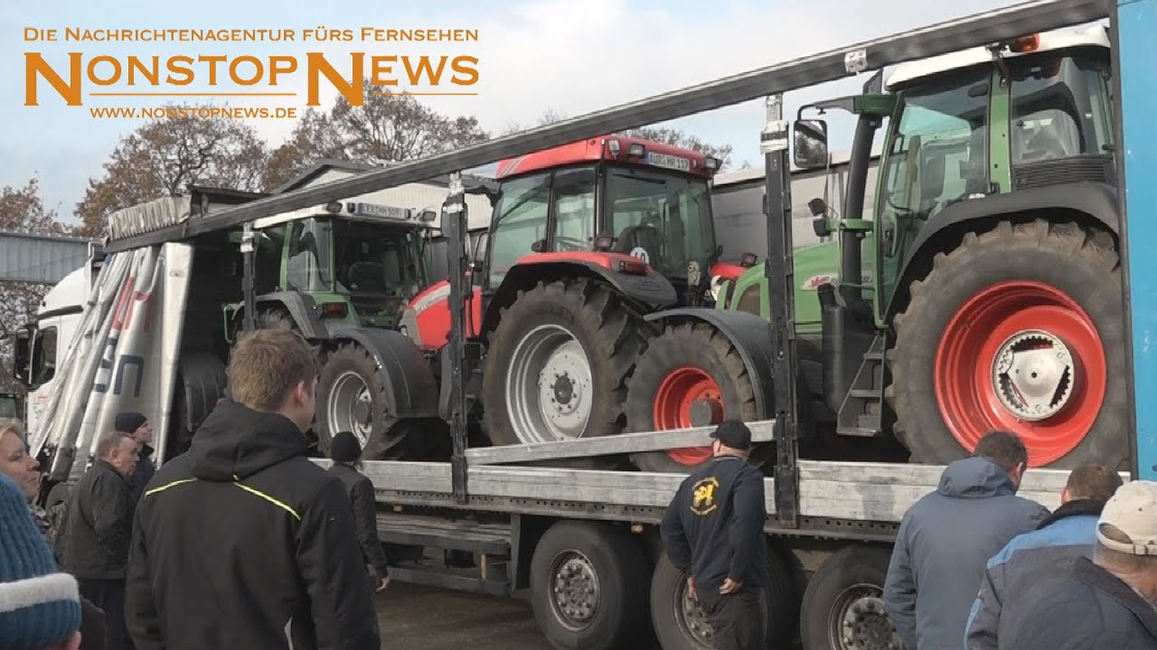 Ostfriesische Landwirte bereiten sich auf Demo in Berlin vor - Über 100 Traktoren in Filsum verladen