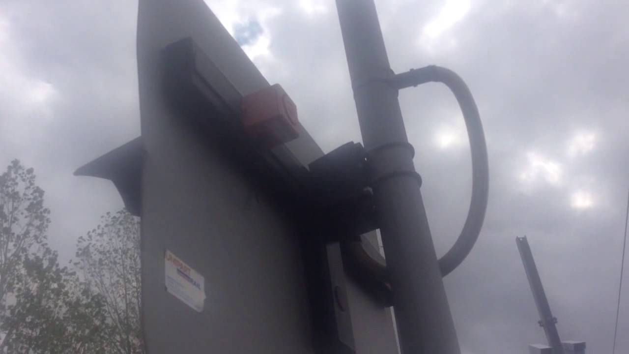 UP CLOSE SHOT(S) OF CROMWELL LANES BROKEN ALARM!!