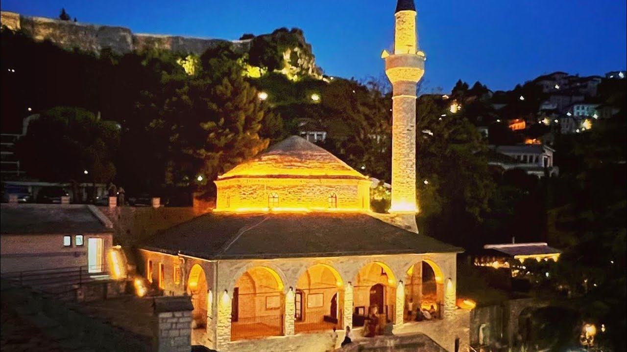 Ezani në xhaminë e Pazarit, Gjirokastër