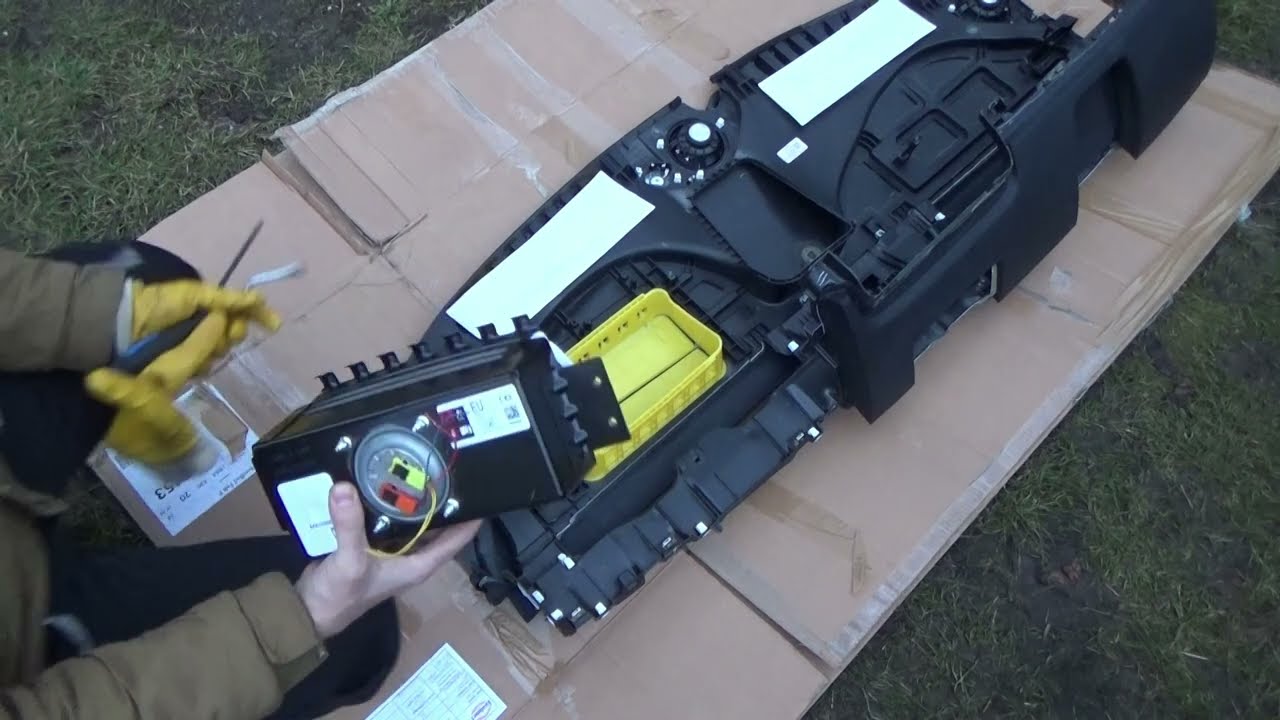 Как снять подушку безопасности пассажира Tesla Model 3. How to removeTesla Model 3 passenger airbag?