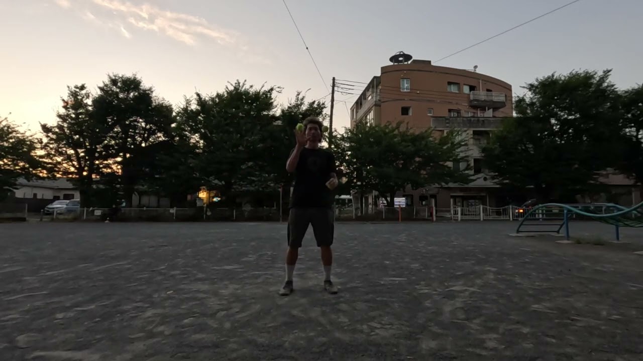 Juggling 3balls overhands