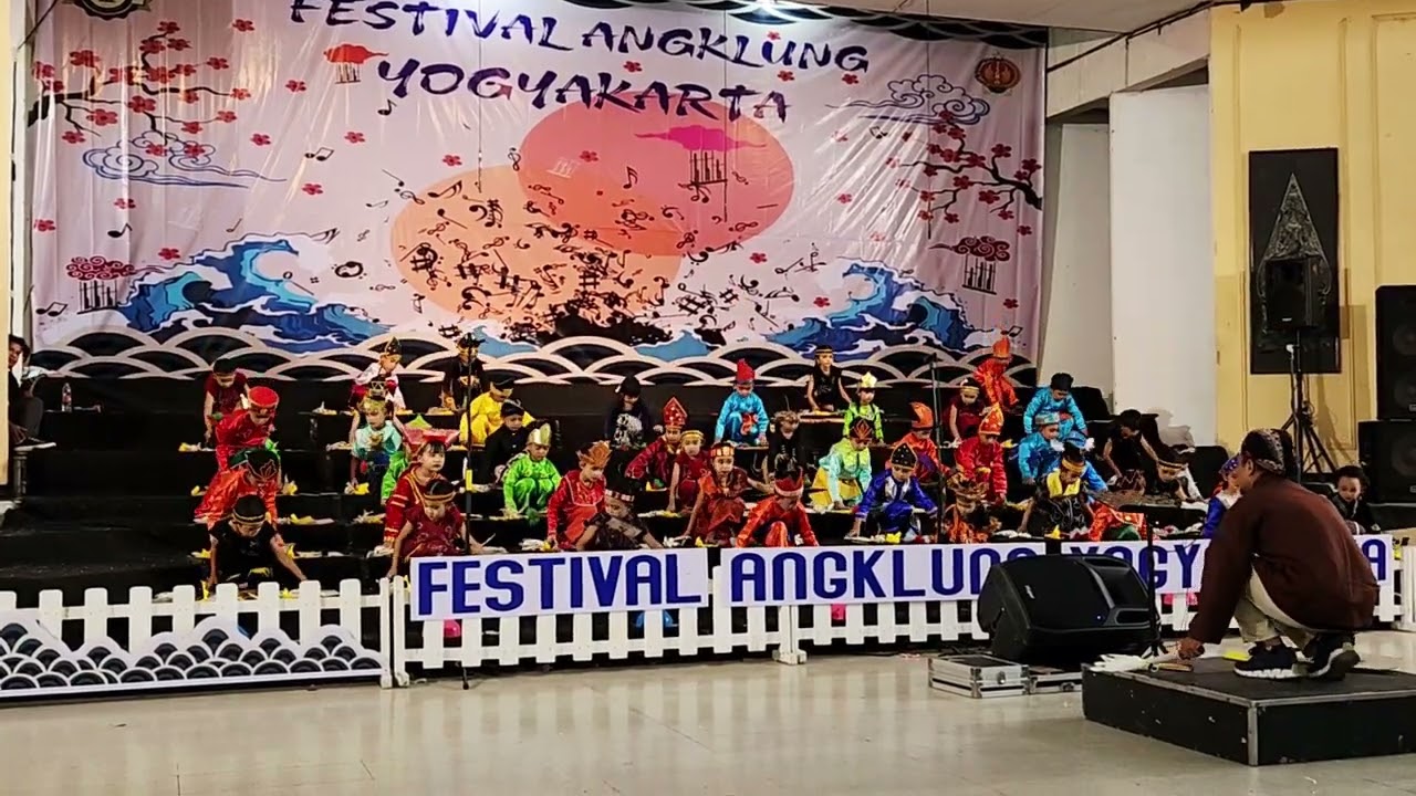 Angklung TK Negeri 2 Sleman di gedung AMPD Yogyakarta Part 1