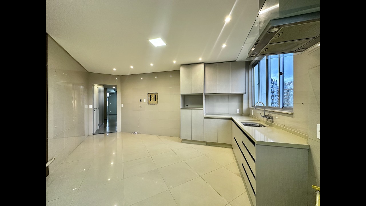 Venda - Apartamento com no Anita Garibaldi em Joinville