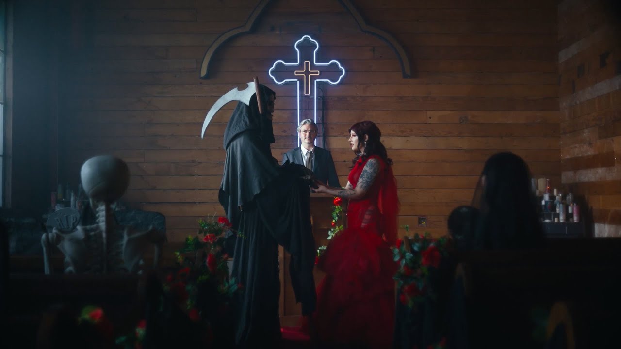 Mothica - Kissing Death (Official Music Video)