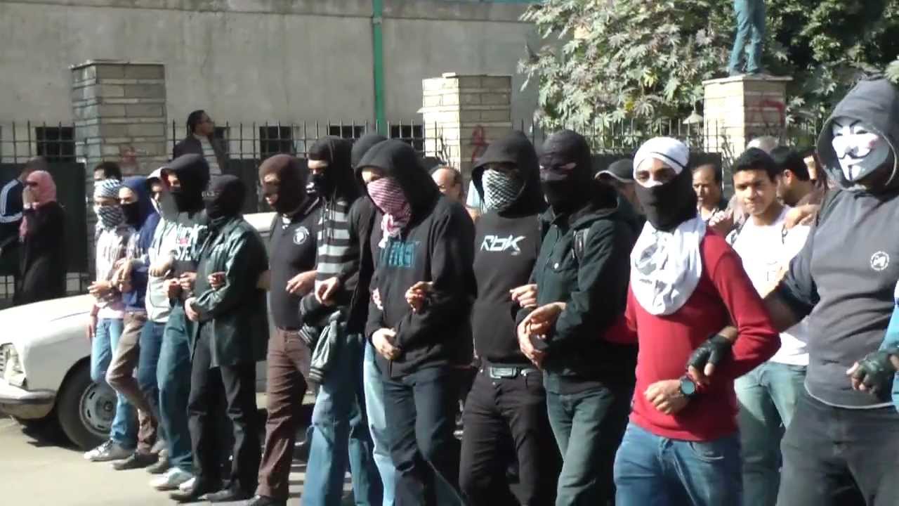 «بلاك بلوك» يظهرون في مسيرة شبرا