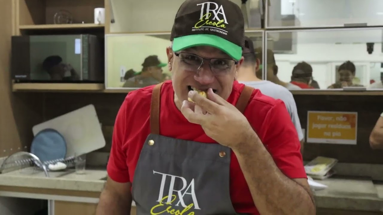 comendo muitas pizzinhas