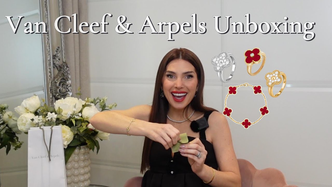 Unboxing a very special Van Cleef & Arpels Jewellery piece.