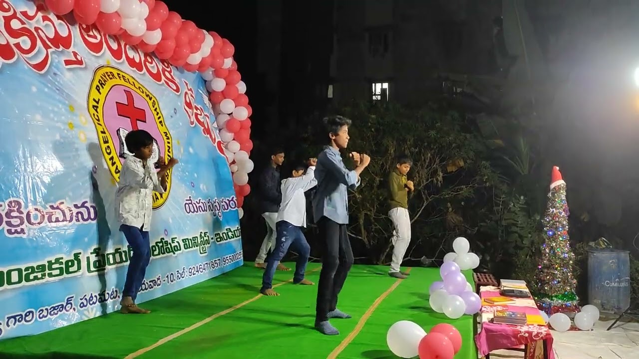 Christmas boys dance 
