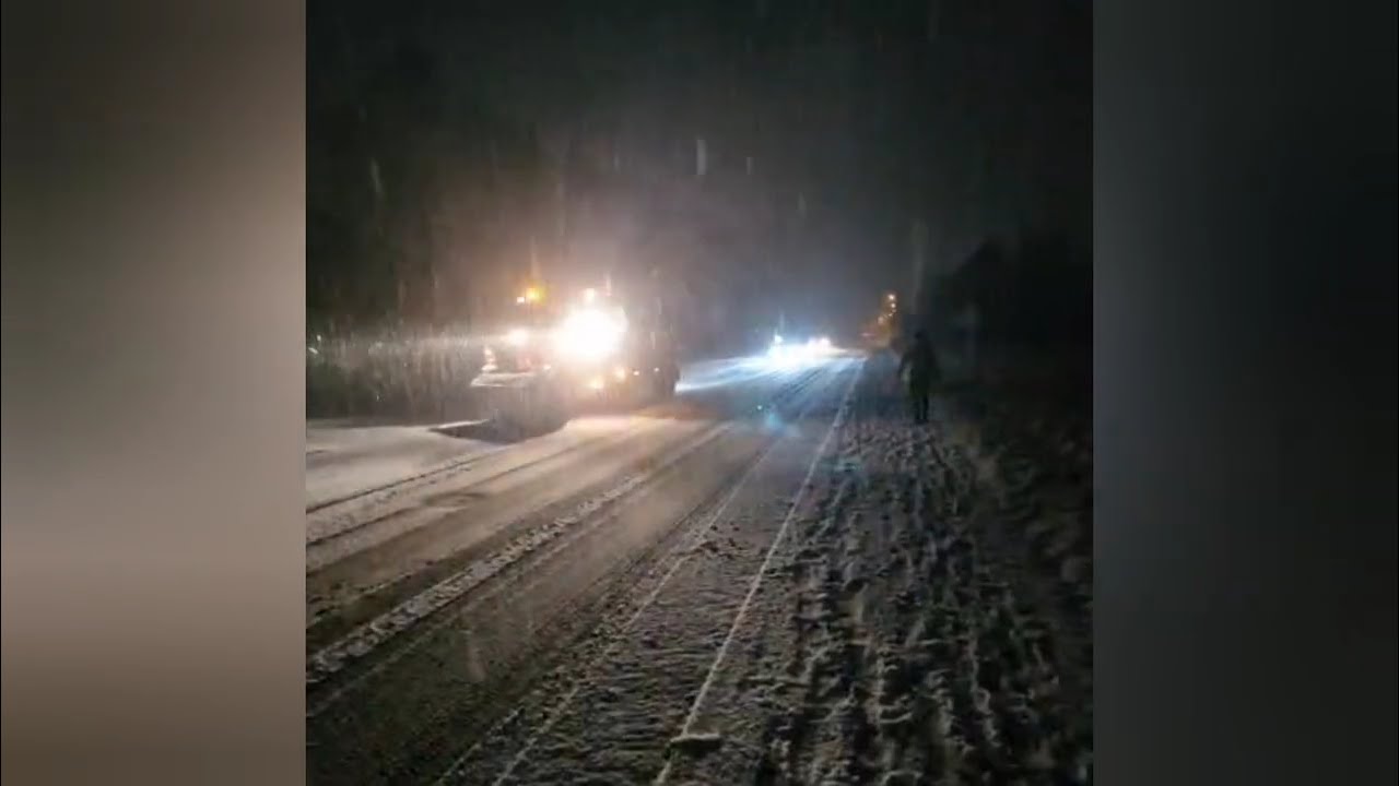 ☃️ Schnee und Eis auf den Straßen rund um Stuttgart Nürtingen macht die Winter Landschaft 