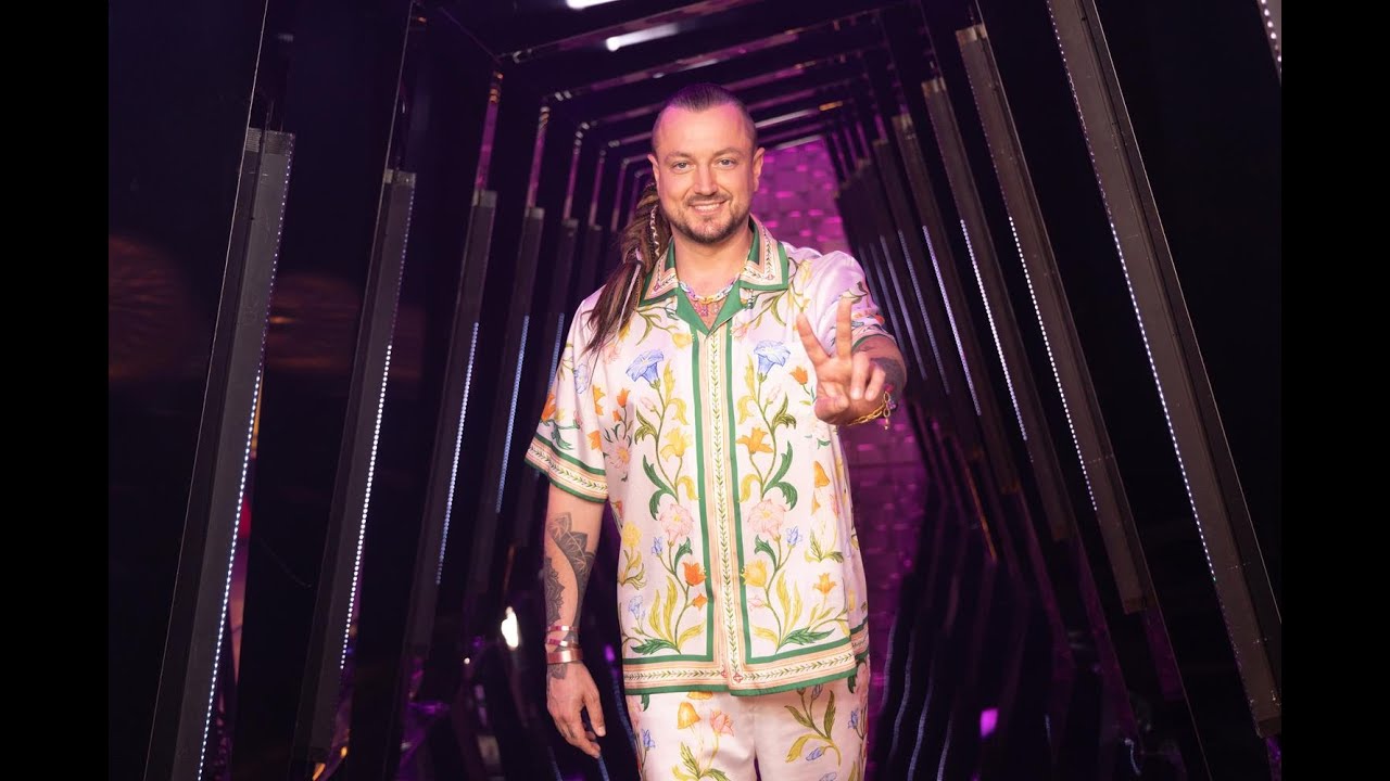 The Voice Kids. Baron dorabiał jako budowlaniec!