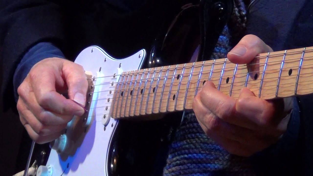 Blackmore / Blues Lick. Tutorial by Garry Chambers.