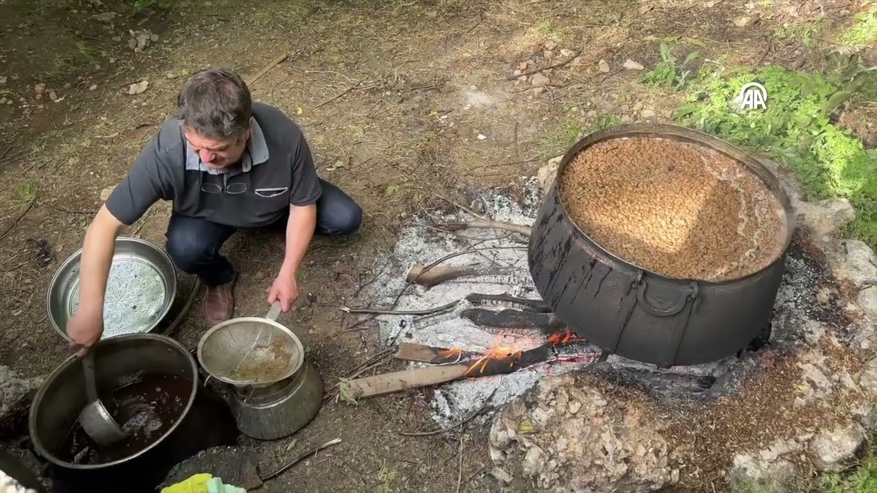 Eğin dutunun pekmeze yolculuğu için kazanlar yakıldı