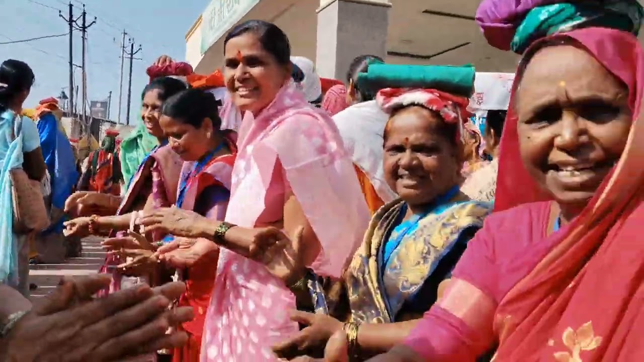  वृंदावन या ठिकाणी महाराष्ट्रातीयन महिलांनी काढलेली दिंडी🙏🙏