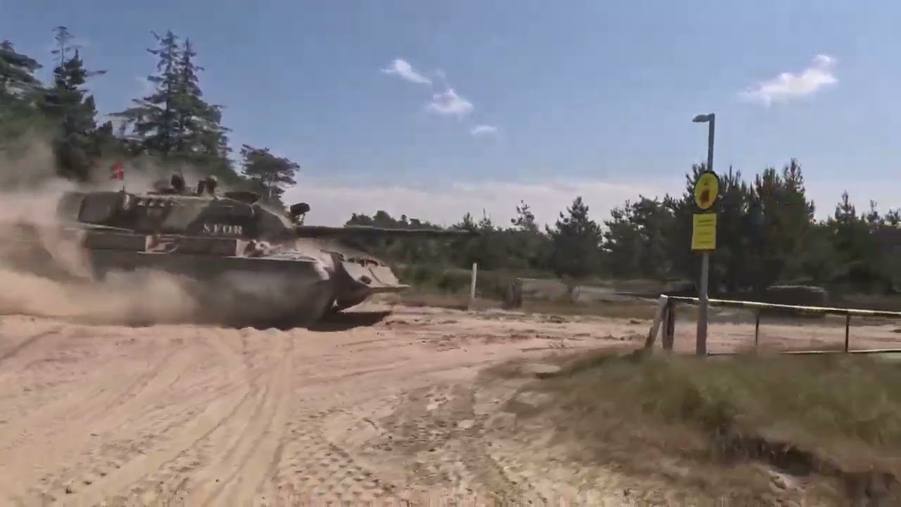 Running alongside a Leopard 1A5DK