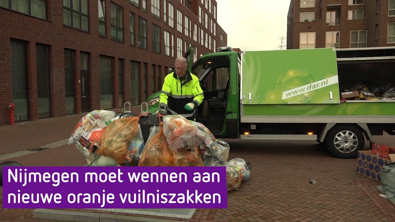 Nijmegen moet nog wennen aan oranje afvalzakken, maar de vuilnisdienst is coulant