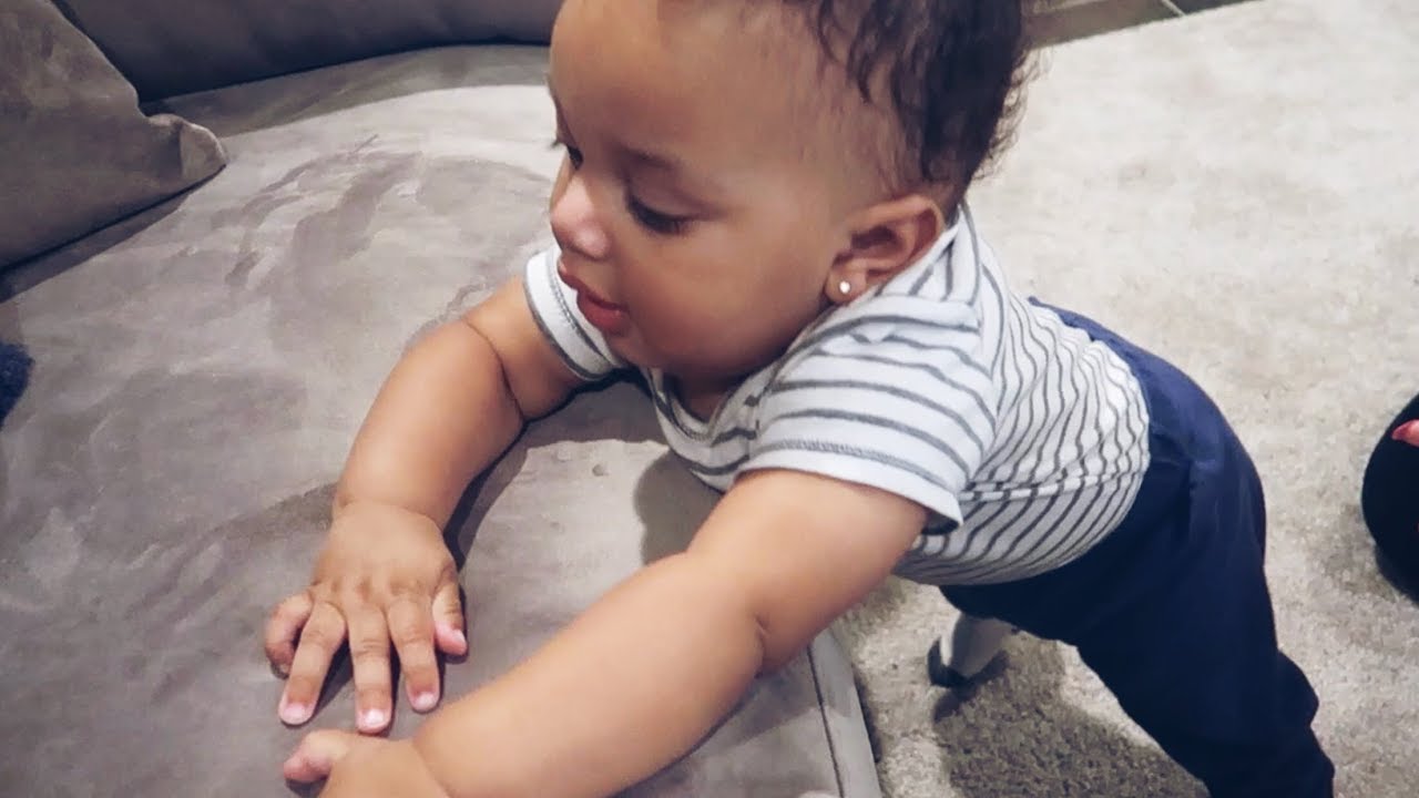 KYRIE STANDS UP FOR THE FIRST TIME | THE PRINCE FAMILY