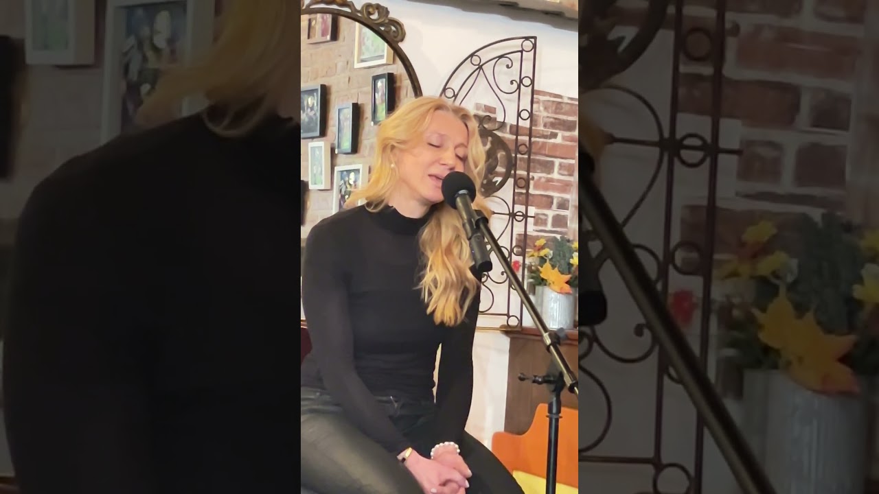 Feelings - Morris Albert - Katarina - Red Pipes Cafe - Forest Hills, New York