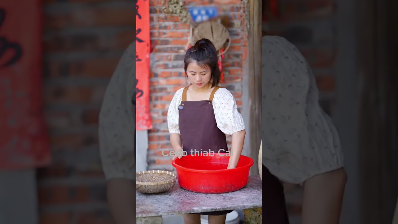 Tij Laug Muam thiab niam tij lub neej