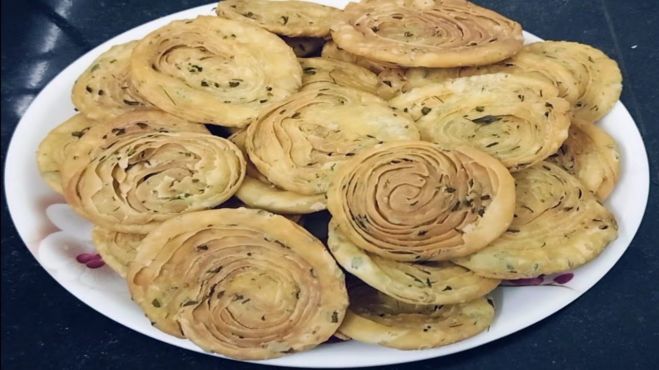हरी मेथी से मैंने बनाई स्वादिष्ट मठरी ओर बनाते सब मठरी खत्म हो गई