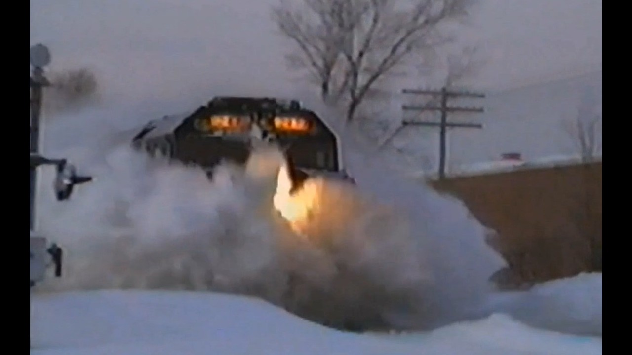 AMTRAK F40PH BLASTS THROUGH THE SNOW!!! (Please Read the Description or Pinned Comment!)