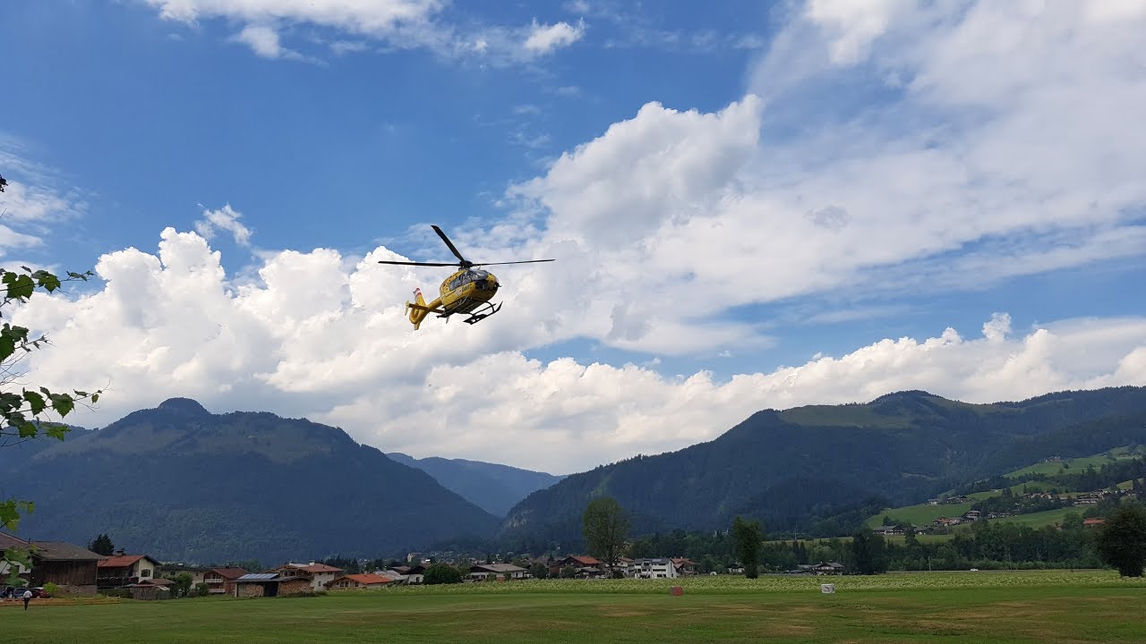 Retterwurf und Helikopter-Begegnung am Landeplatz (Kössen 2019)