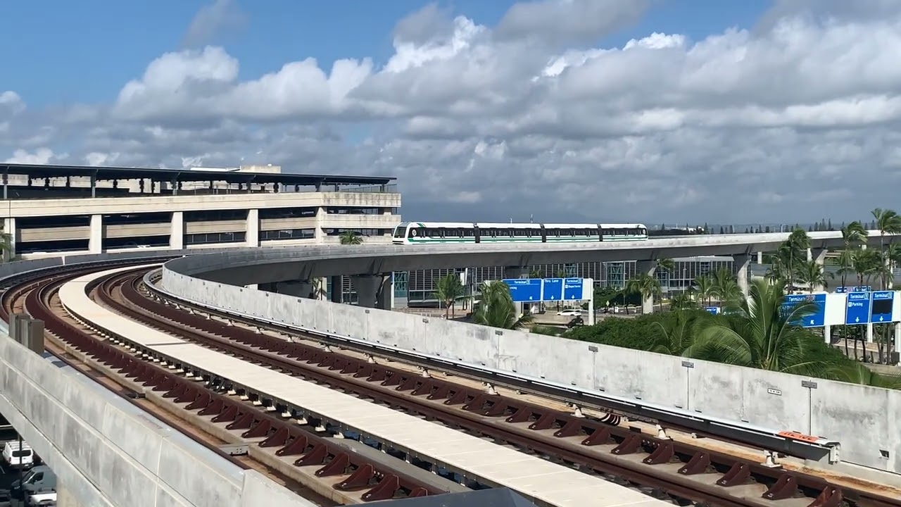 Hawaii鉄道　スカイラインホノルル国際空港東行き　入線