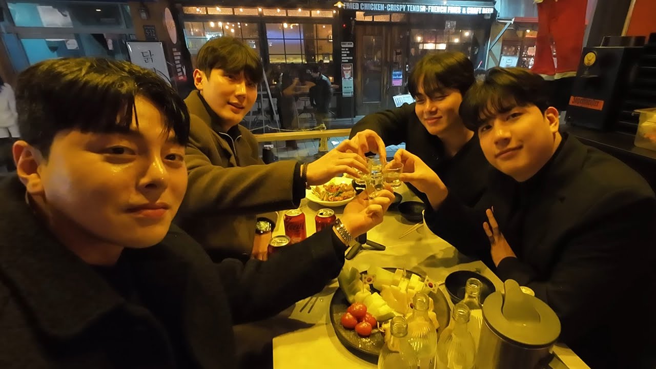 압구정 갔다가 20살(띠동갑) 여자한테 번호 따인 날