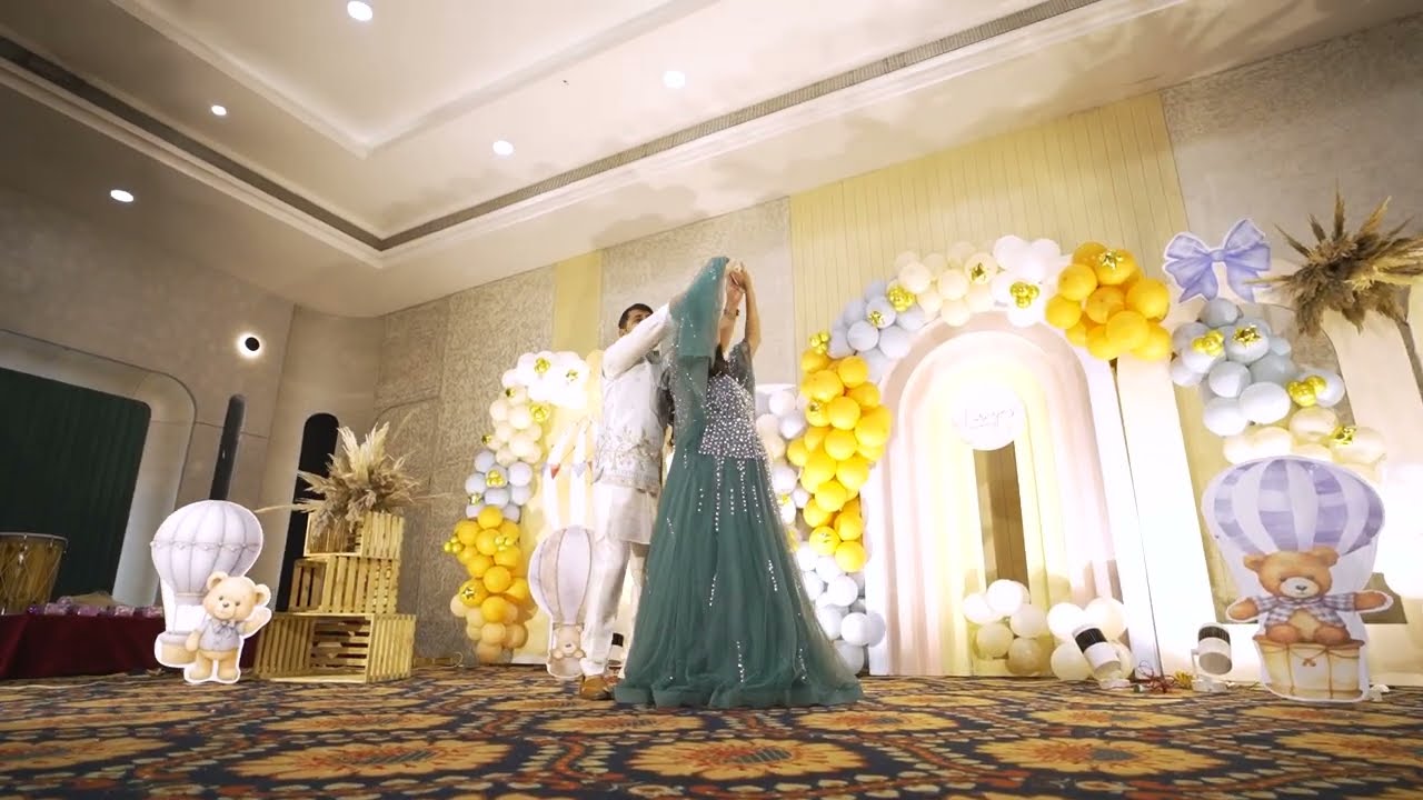 Soulful Dance by Mom & Dad to be.. Baby Shower | Vo aane wali hai | I am in Love | Itti si Hansi