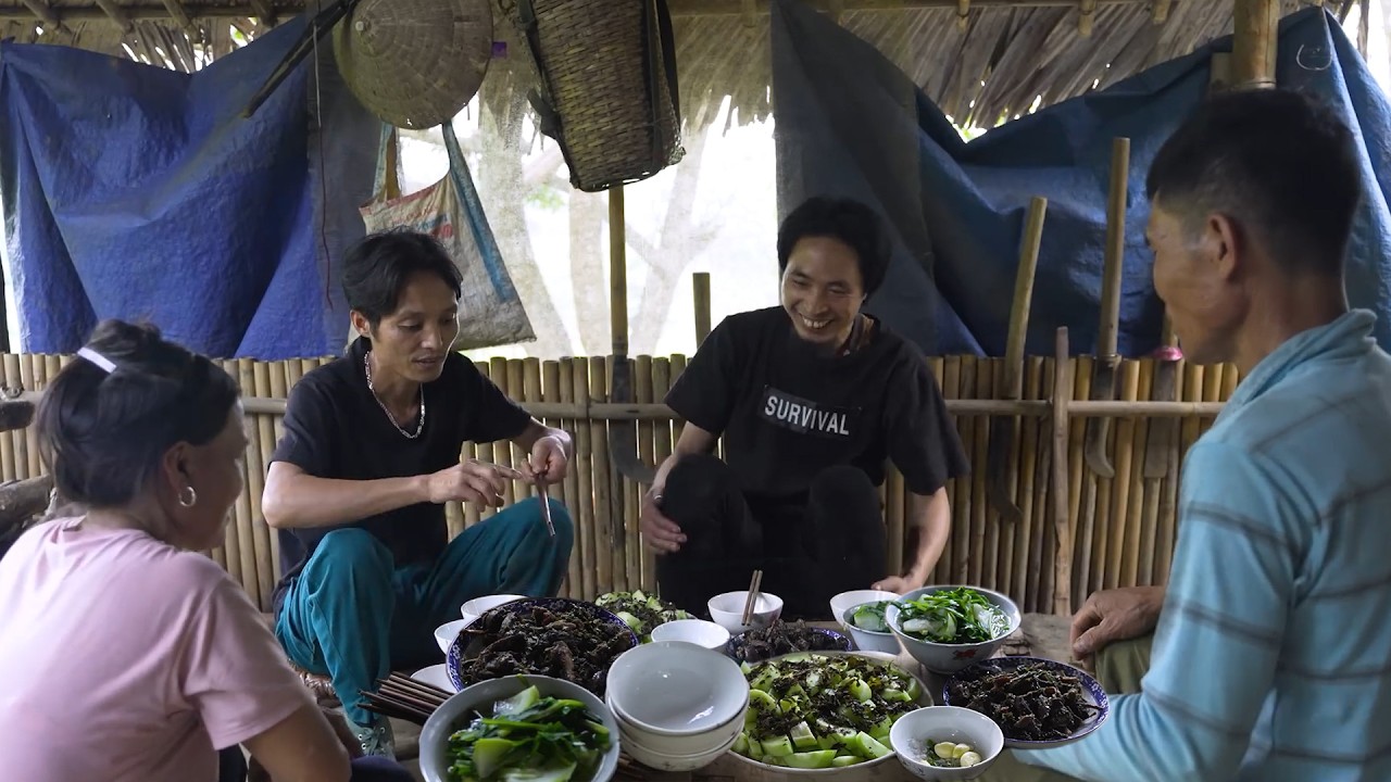 A Powerful Wild Boar Breaks Through All Our Traps & A Meal With My Family And Friends