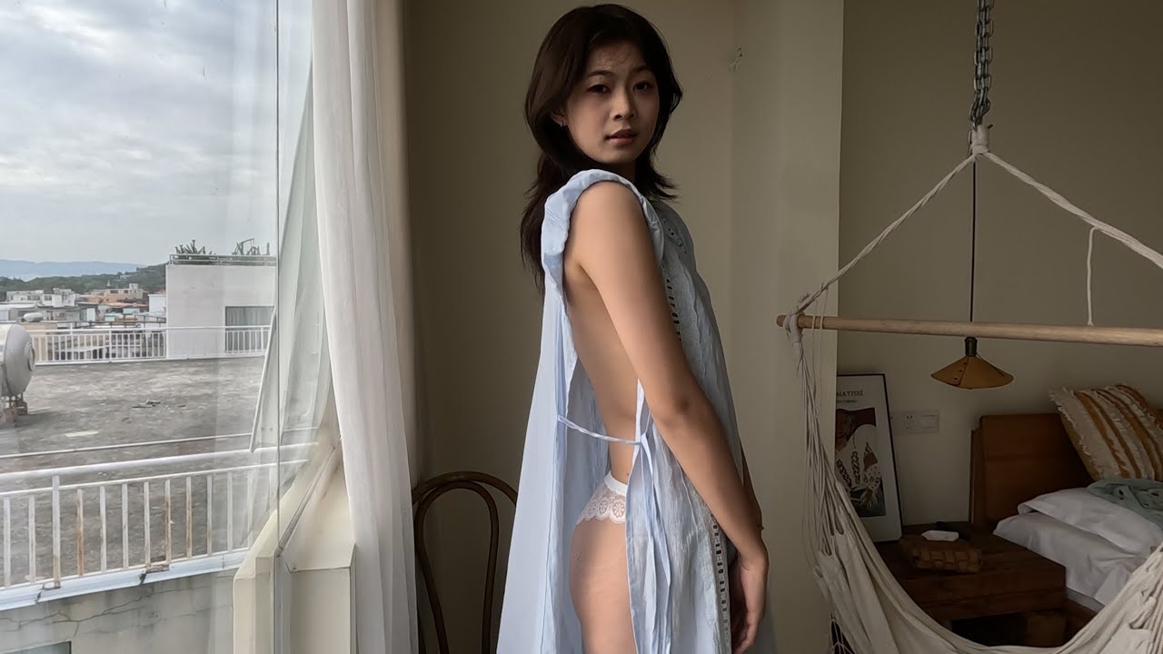 学生样的小艺展示我们proudfox设计的畅销两片式连衣裙