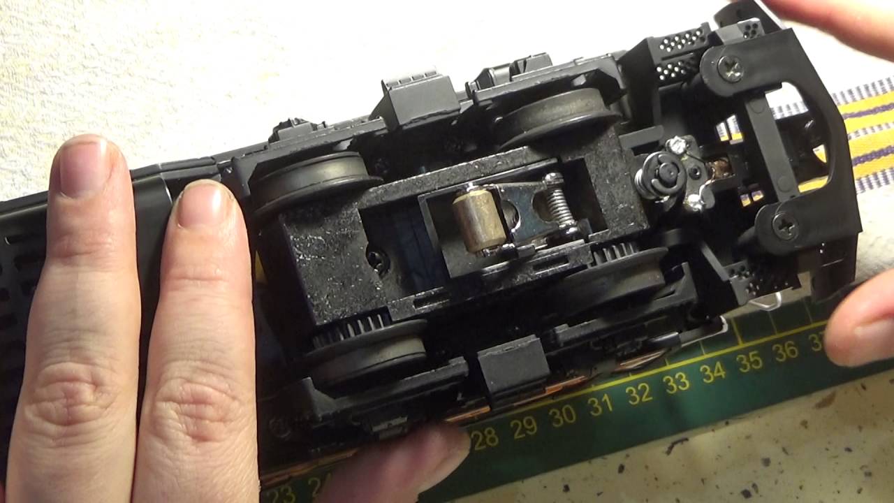 Changer un bandage sur une locomotive GP-7 MTH Premier