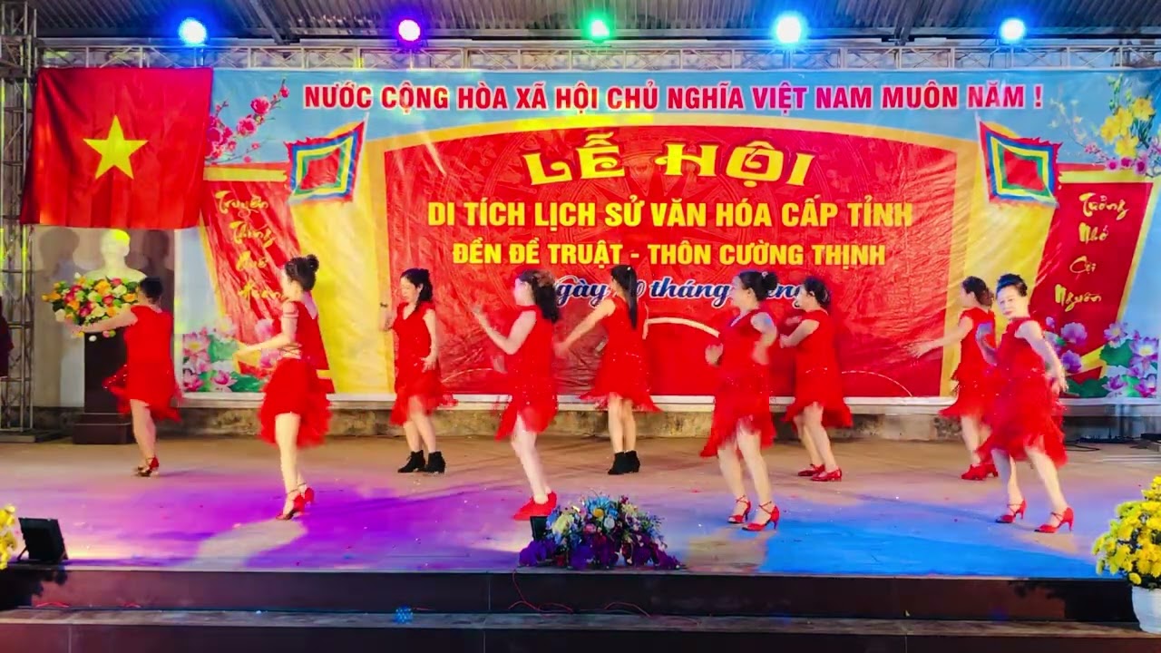Vũ điệu cha cha cha lđến từ c l b hoa Hồng đỏ biểu diễn 