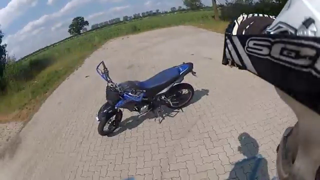 Yamaha XT 125 Wheelie Tutorial [4 Stroke Wheelie Tutorial [GERMAN]]