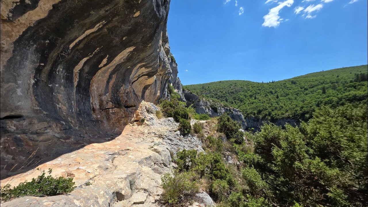 🚶&zwj;♀️ Wandern in Monieux & Gorges de la Nesque 🌄 Magische Schluchten der Provence