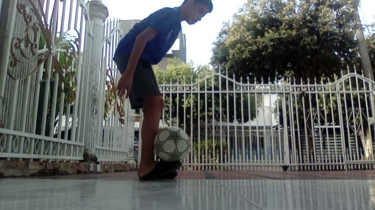Muchos trucos de #freestyle #futbol #skills 
