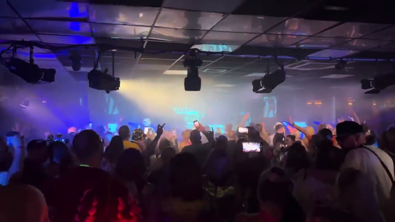 Eddie Halliwell - Tidy 30 Weekender