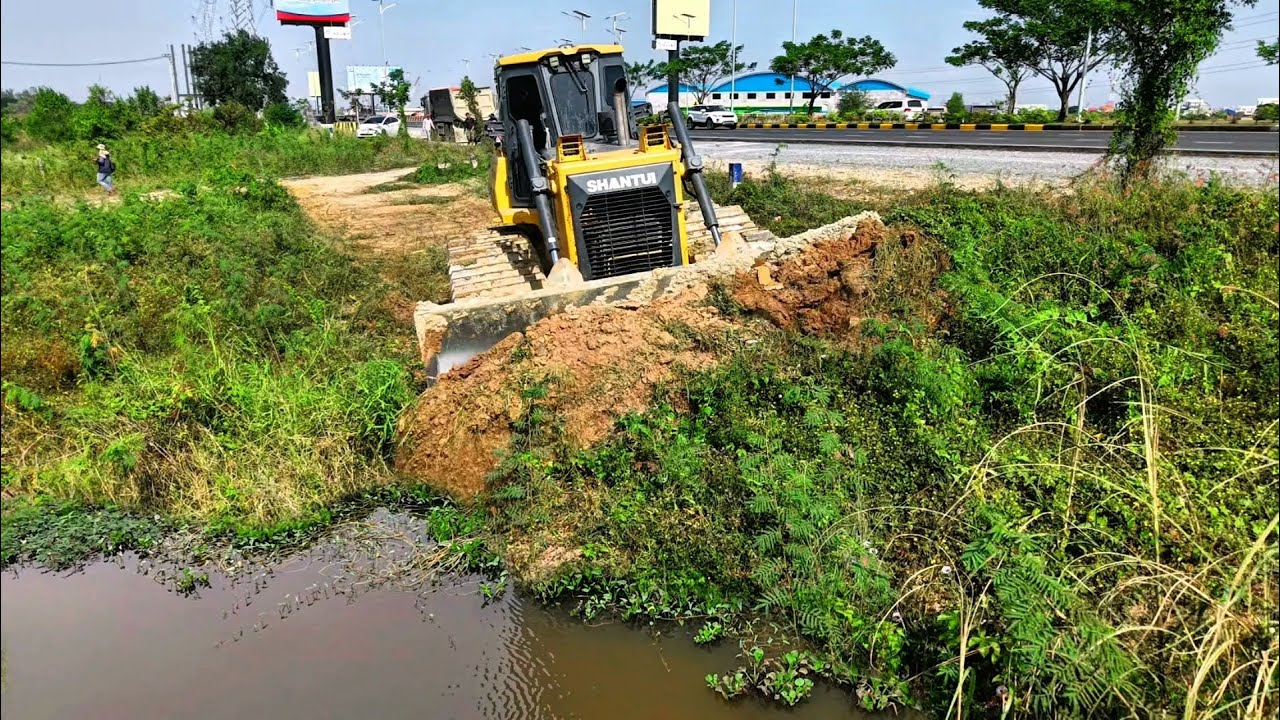 Start Skill Dozer Amazing Dozer DH17C2 Pouring Soil,Filling More,Working Perfect Using Water Stone