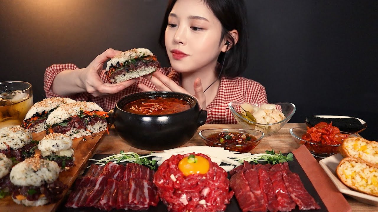 SUB)육회로 밥버거 만들기 ! 육사시미 뭉티기에 소고기뭇국까지 먹방 리얼사운드 yukhoe yuksashimi mukbang ASMR