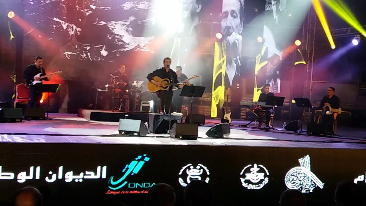 Lounis Ait Menguellet rend hommage à TALEB RABAH