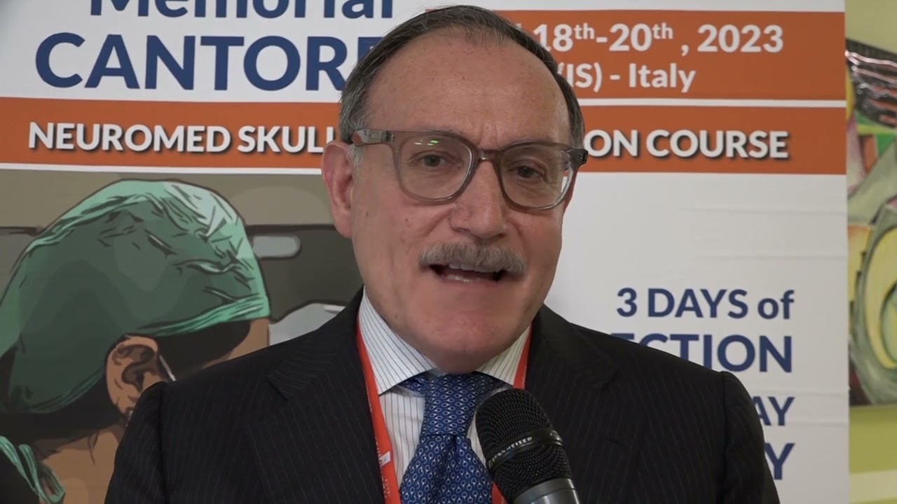 Il Prof. Vincenzo Esposito: 