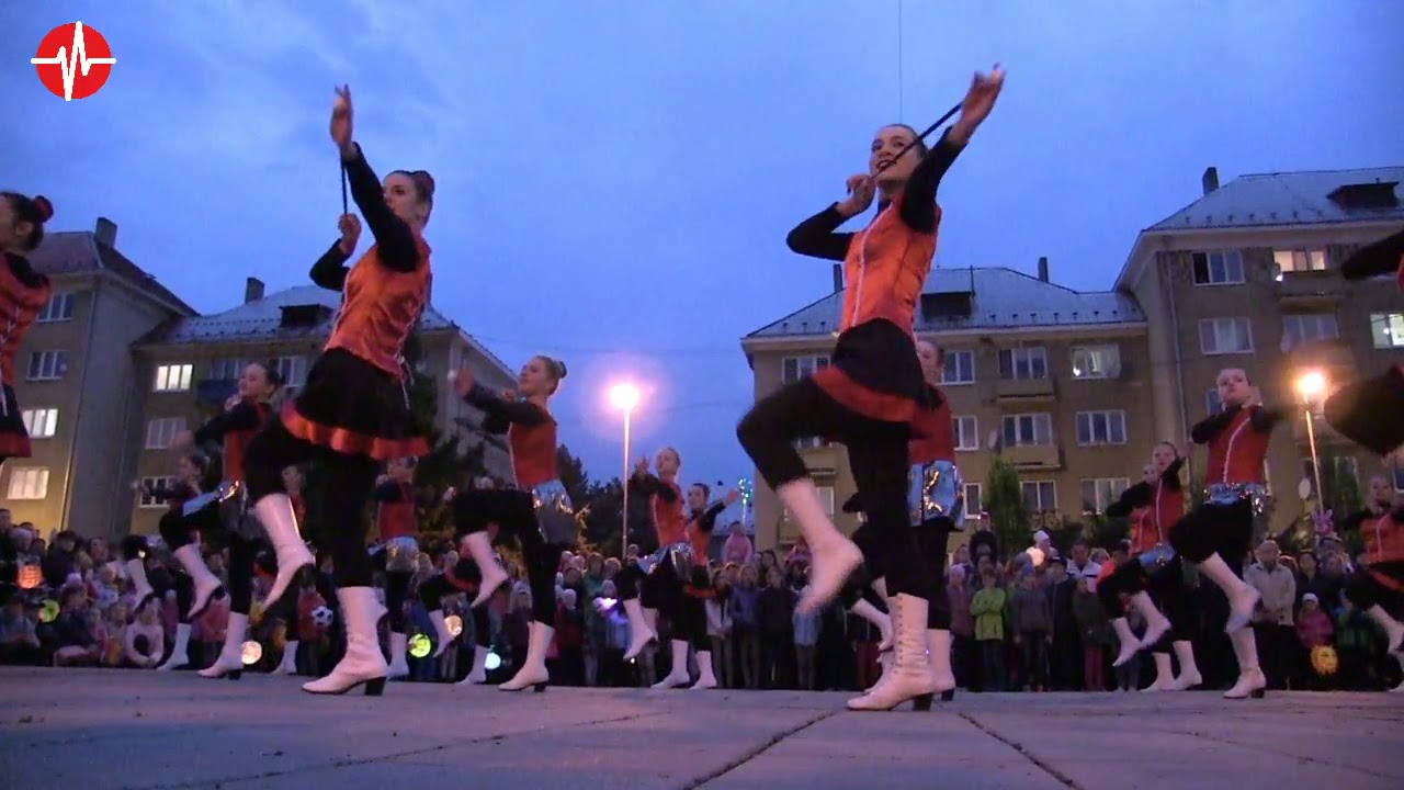 Stavanie Mája, lampiónový sprievod a oslavyvýročia vstupu Slovenska do EÚ Nová Dubnica 30.4.2019