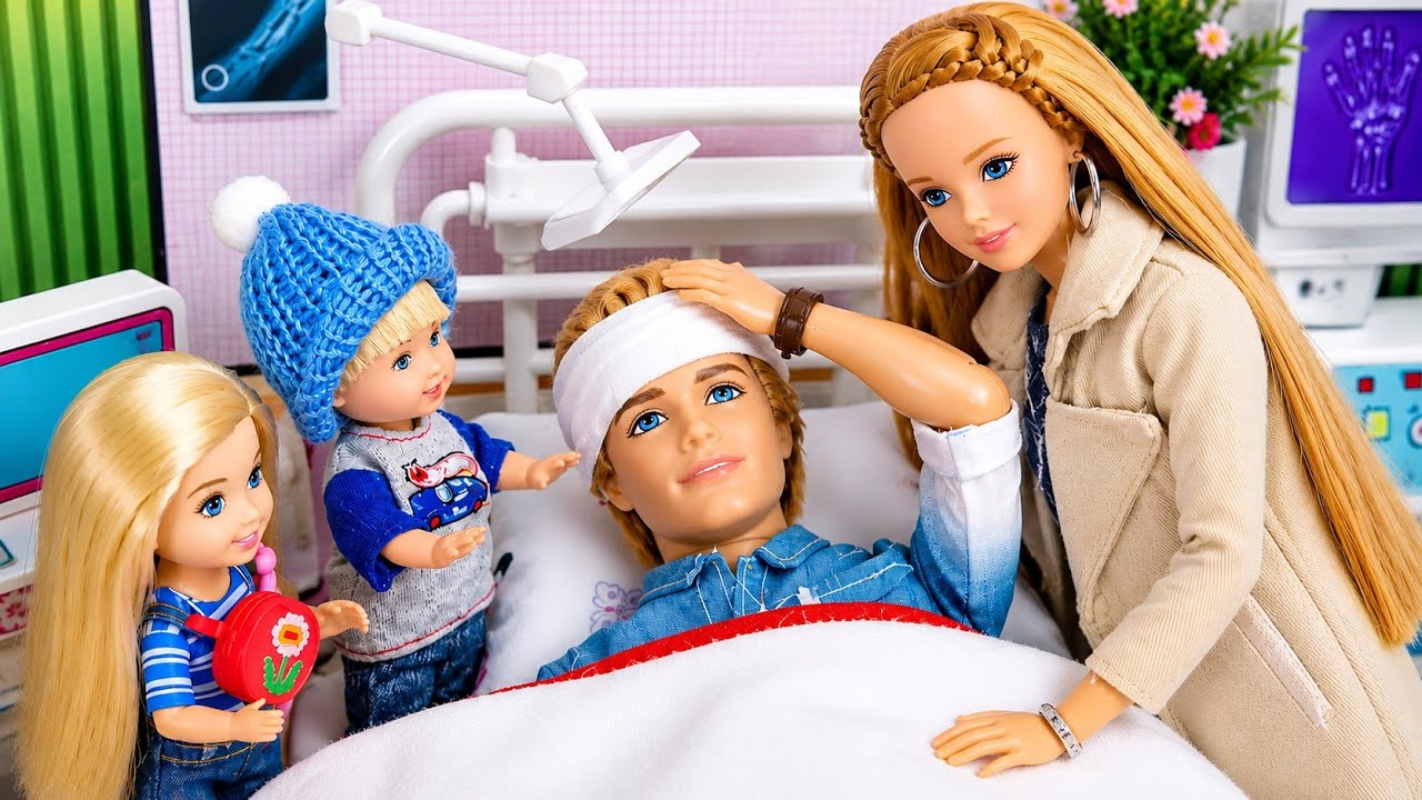 Barbie Midge & Ken Doll Family Morning Routine / Ken Go To The Hospital 🤕🏥 캔 머리 다쳤어요! 바비인형 병원놀이 상황극