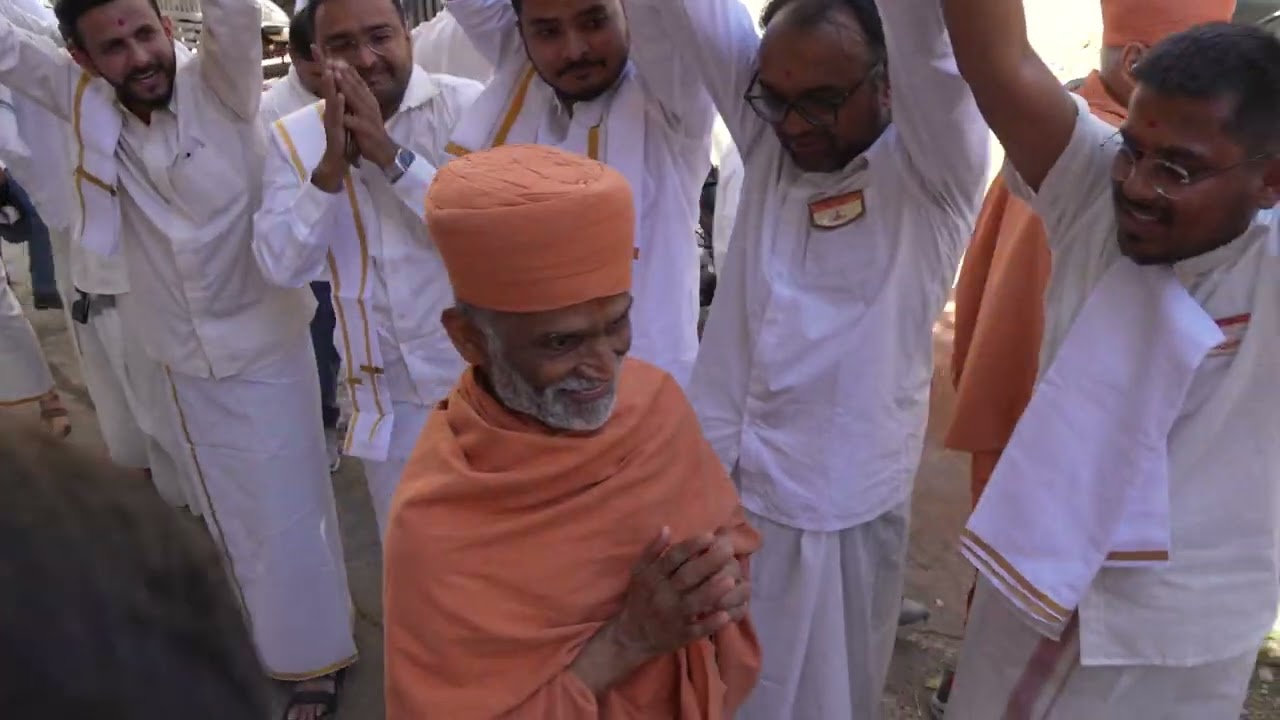 Echoes of Devotion: A grand welcome of Guruhari Prabodh Swamiji to namma Bengaluru #hsbp25