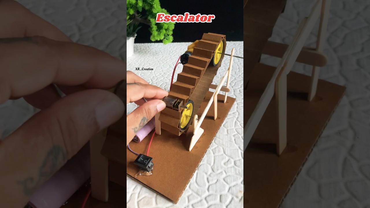 Escalator mechanism with Dc motor | #dcmotor #youtubeshorts #motor #tech #shorts