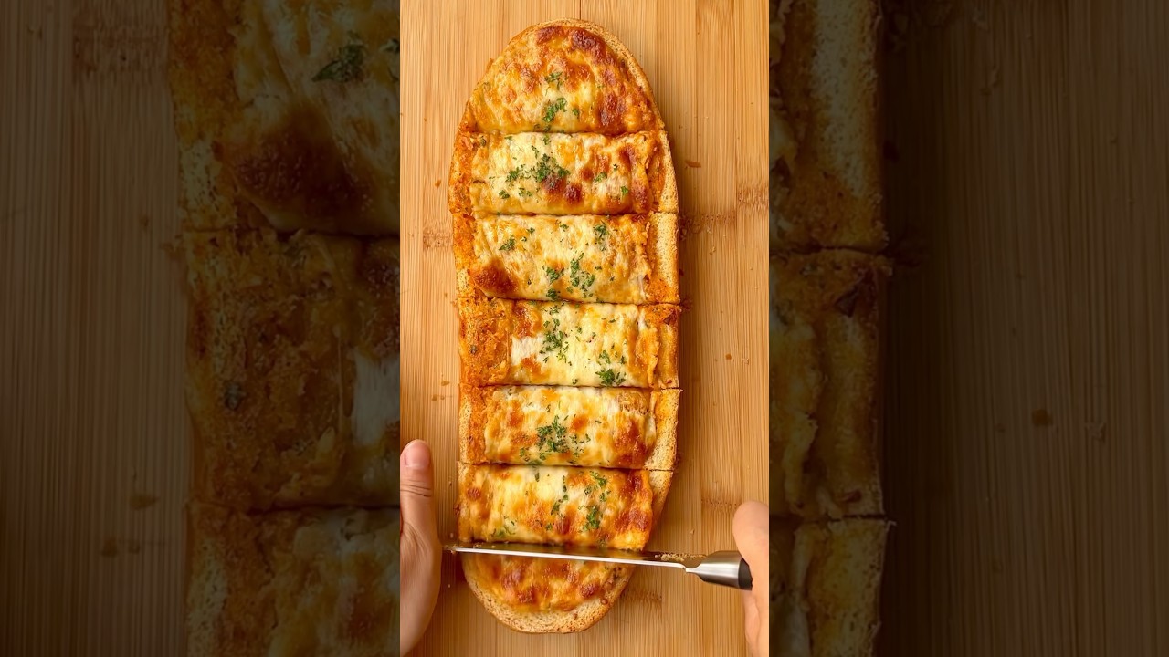 Gochujang Garlic Bread 🌶️🥖