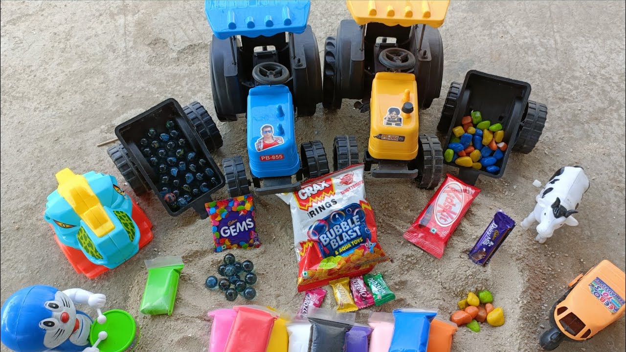 अरे बच्चो! हमारे कंचो से भरे mini tractor किसने चुरा लिए Gems chocolate crax or clay nikle mitti me 