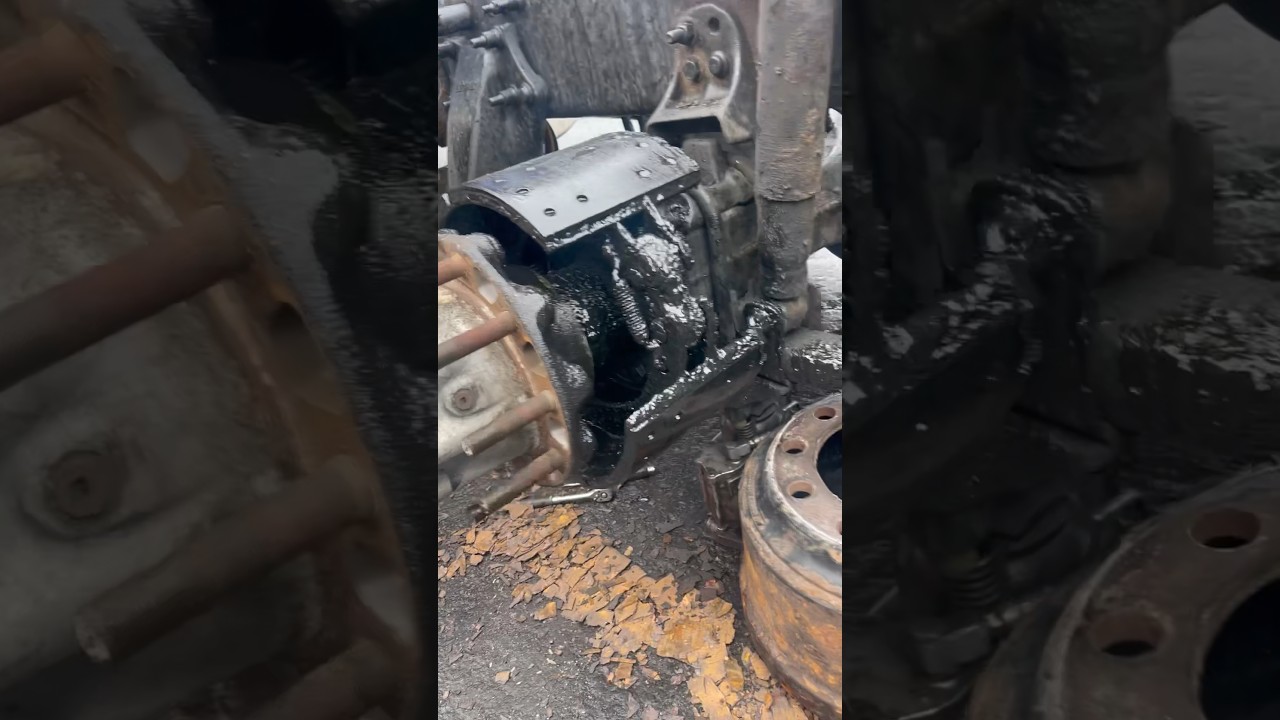 Wheel Hub seal broke and greased up my brake shoes and brake drums. replaced hub seal and cleaned🚛